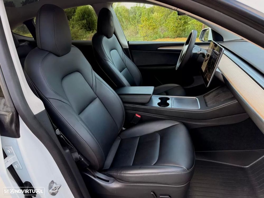 Tesla Model Y Long Range Dual Motor AWD - 12