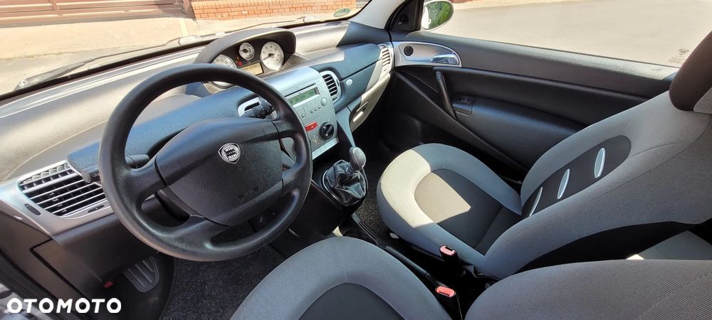 Lancia Ypsilon 1.2 8v - 8