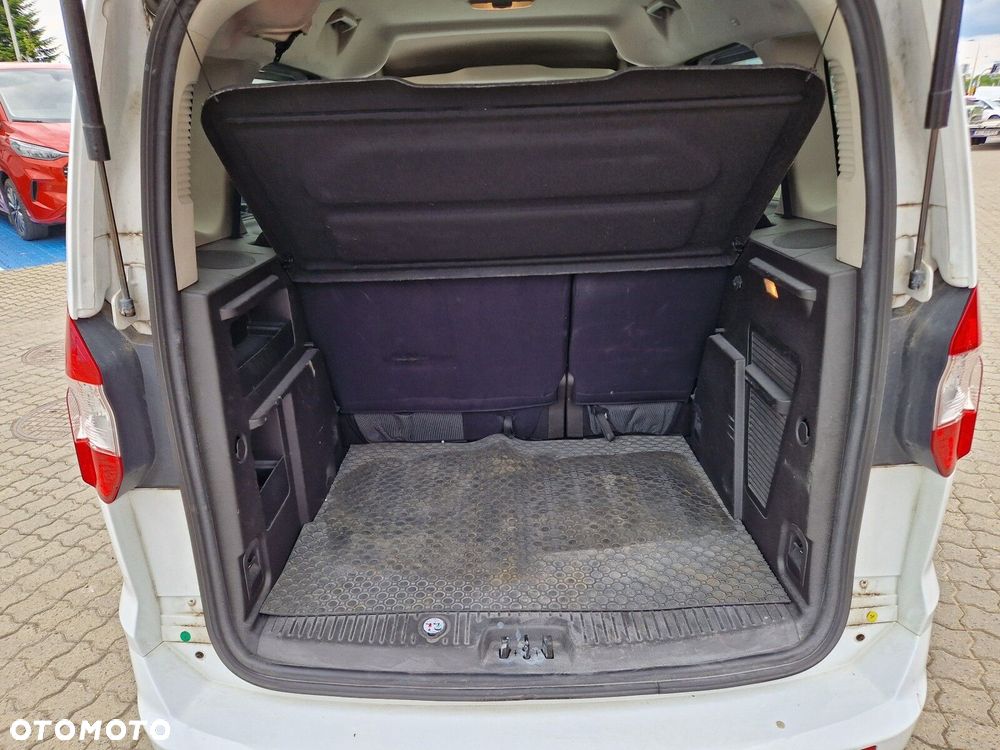 Ford Transit Courier - 14