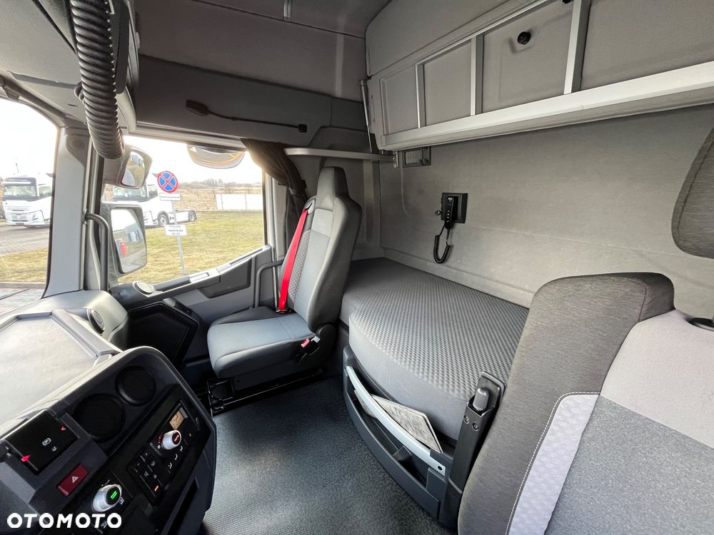 Renault T480 Sleeper Cab - 9