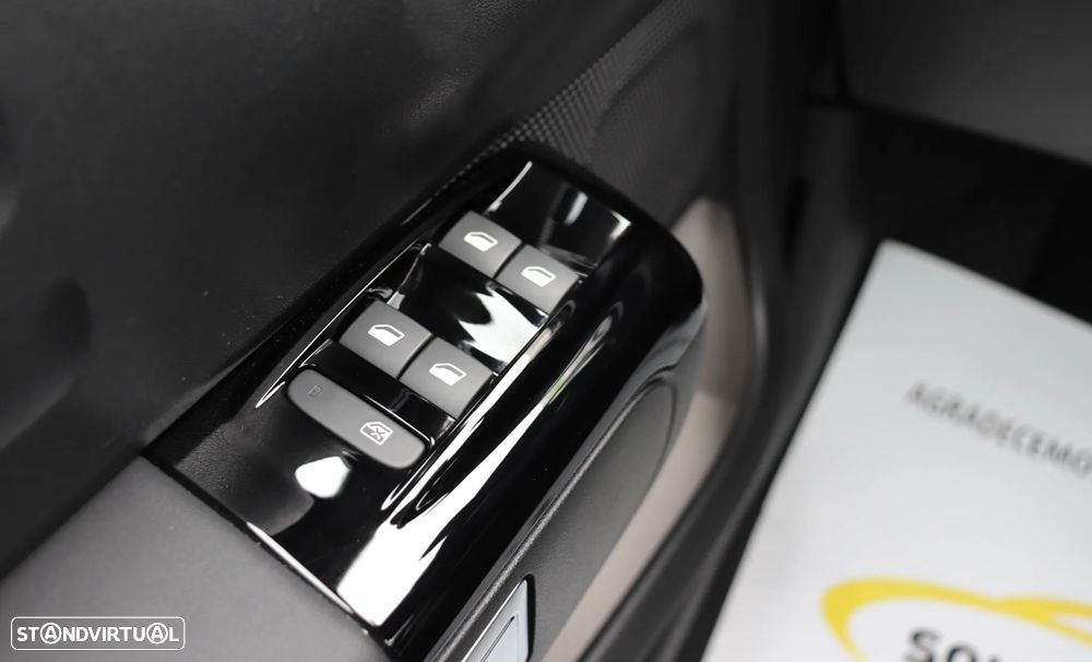 Citroën C3 1.2 PureTech Shine EAT6 - 30
