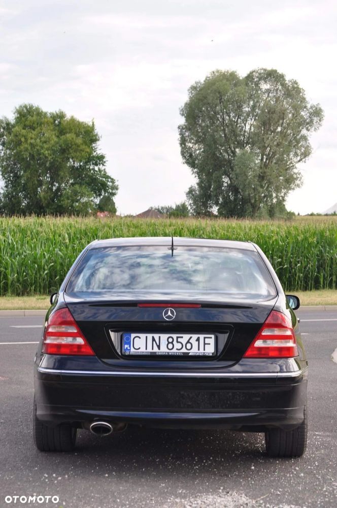 Mercedes-Benz Klasa C 320 CDI 7G-TRONIC Avantgarde DPF Sport Edition - 4