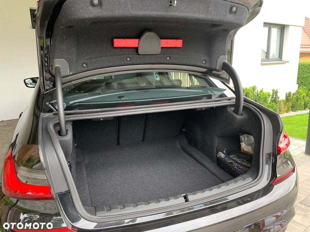BMW Seria 3 320d xDrive M Sport - 16