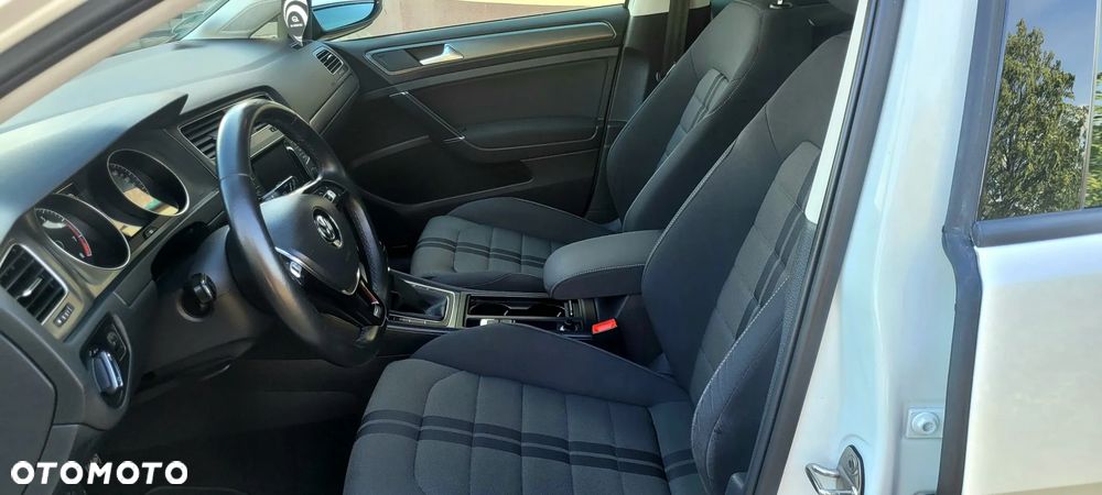Volkswagen Golf - 27
