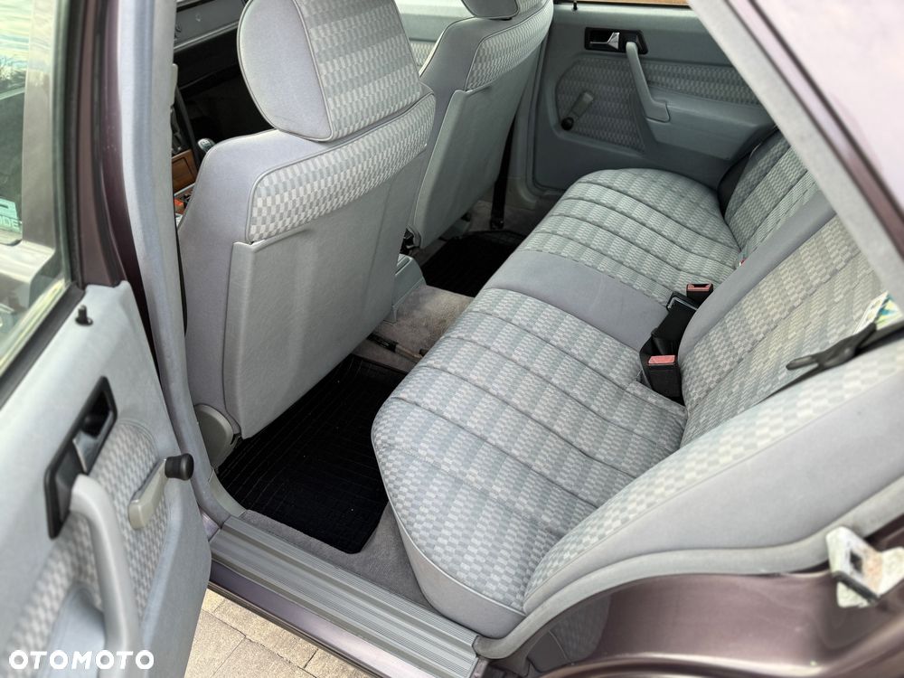 Mercedes-Benz W201 (190) - 22