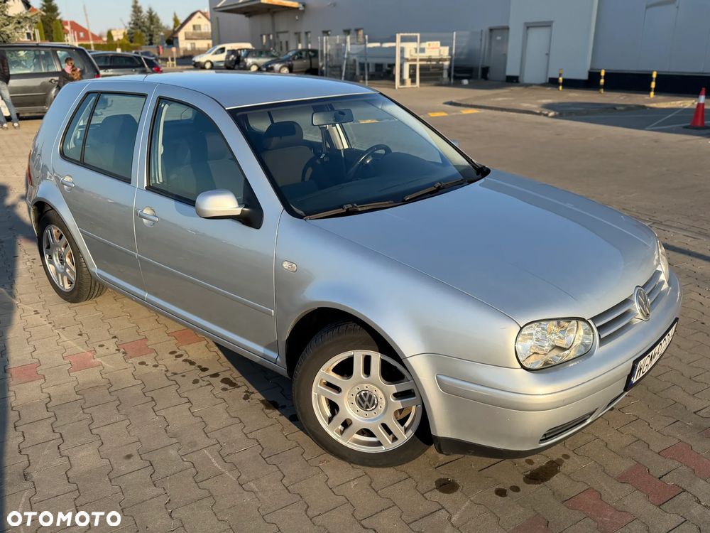 Volkswagen Golf - 1