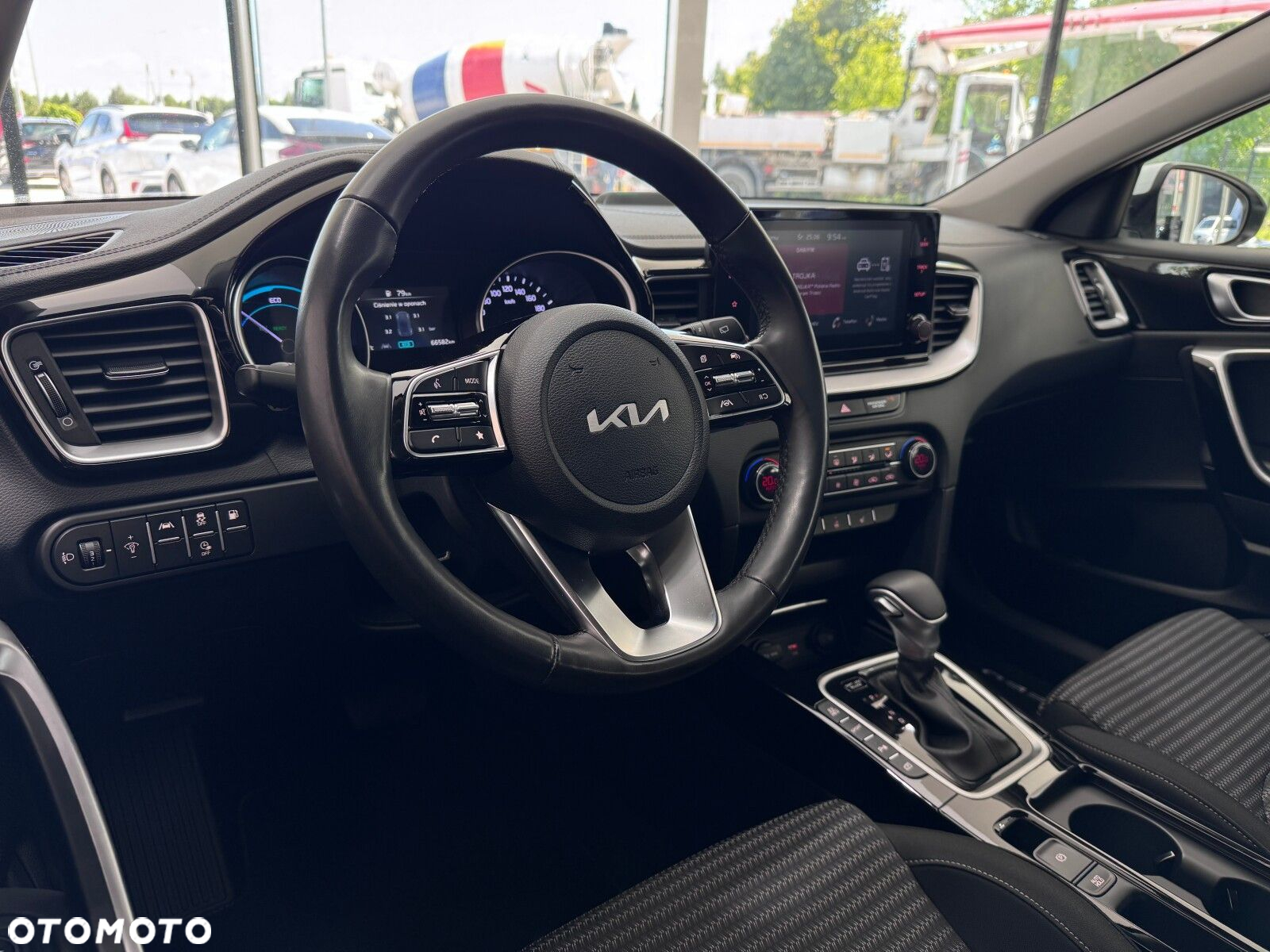 Kia Ceed - 8