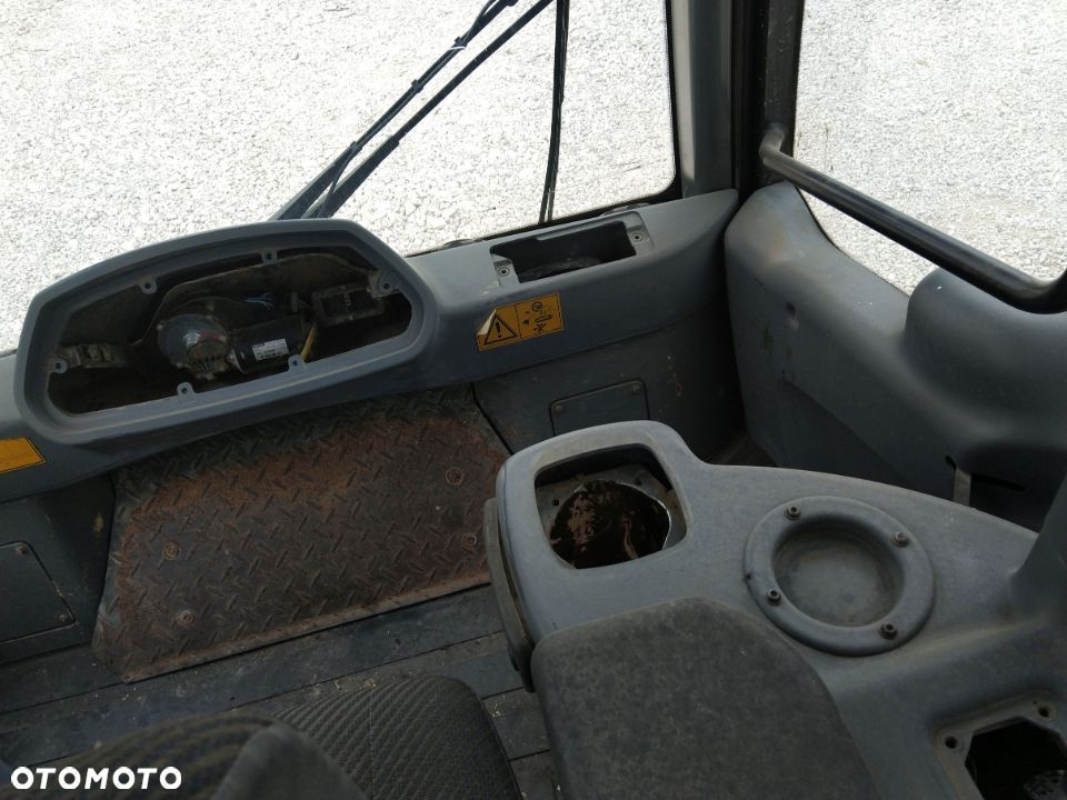 Kabina Liebherr LR634 - 7
