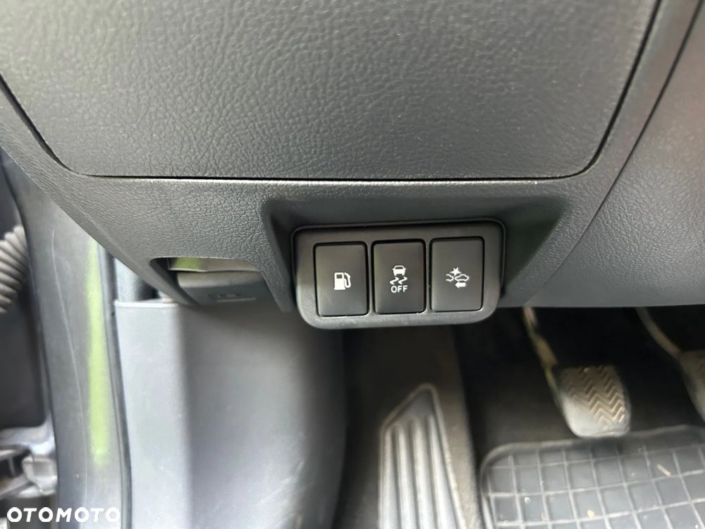 Toyota Avensis 1.8 Premium - 14