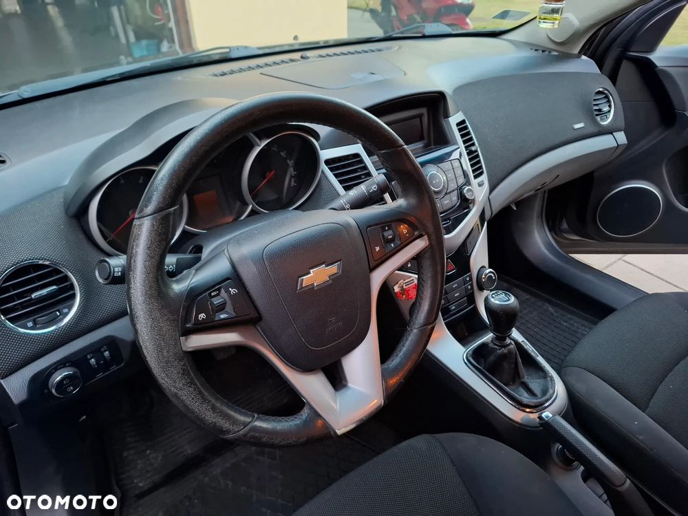 Chevrolet Cruze 1.6 - 5