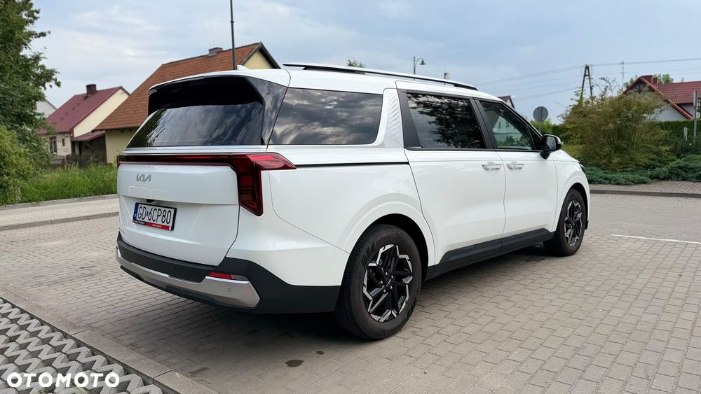 Kia Carnival - 7