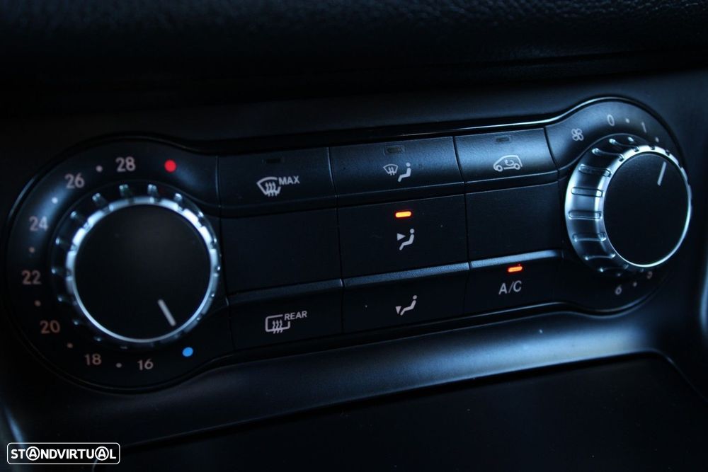 Mercedes-Benz CLA 180 d AMG Line - 28