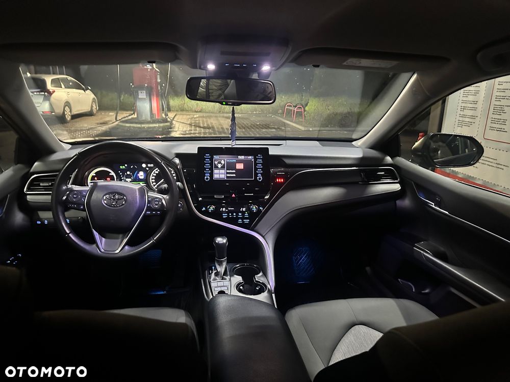 Toyota Camry 2.5 Hybrid Comfort CVT - 22