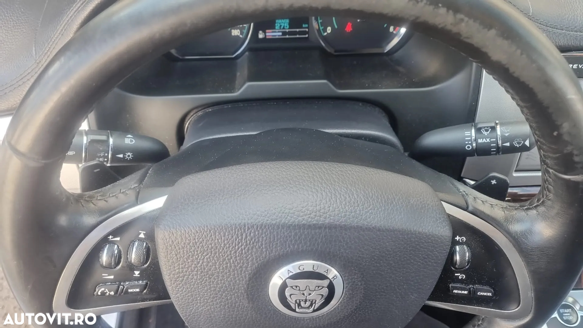 Jaguar XF - 12