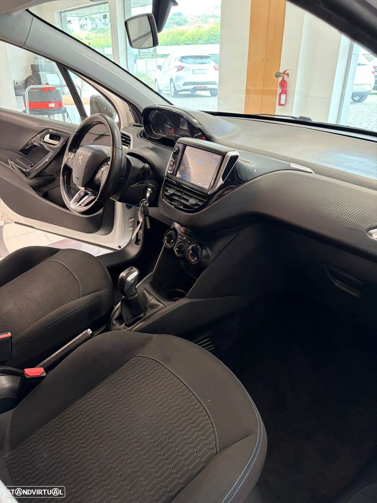 Peugeot 208 1.6 BlueHDi Style - 11