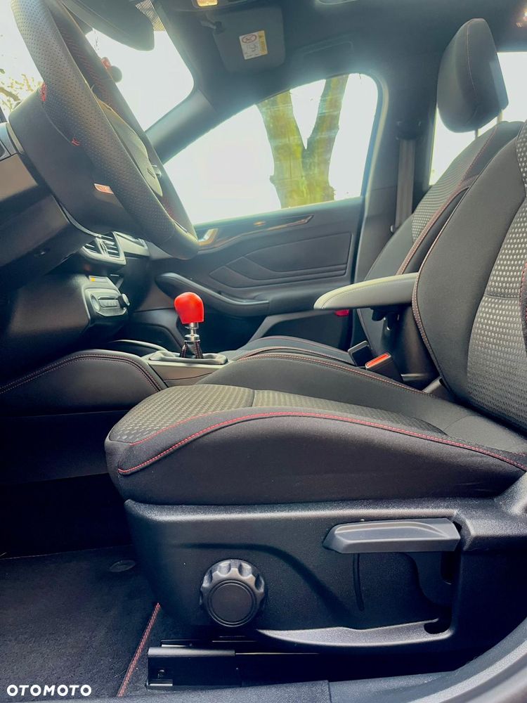 Ford Focus 1.0 EcoBoost ST-Line X - 23