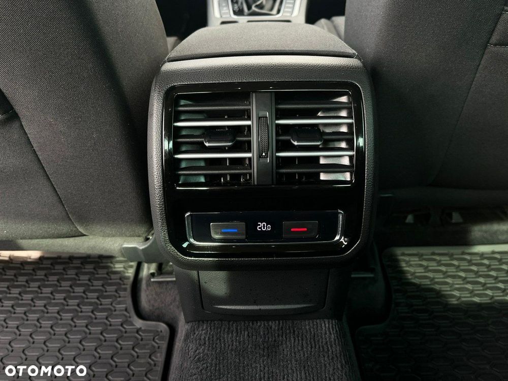 Volkswagen Passat - 31