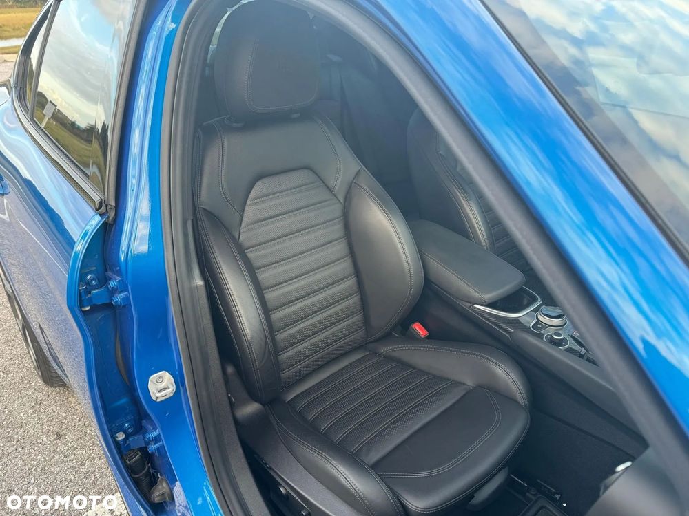 Alfa Romeo Giulia 2.0 Turbo 16V AT8-Q4 Veloce Ti - 17