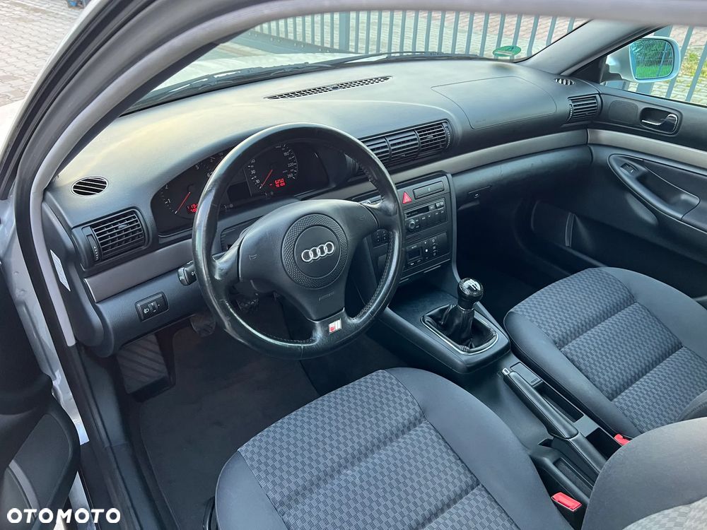 Audi A4 Limousine 1.6 - 5