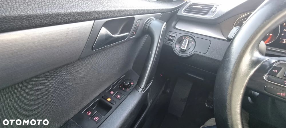 Volkswagen Passat 1.6 TDI Comfortline - 8