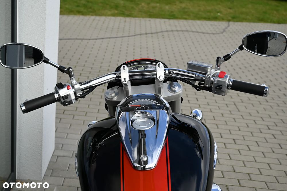 Suzuki Intruder - 7