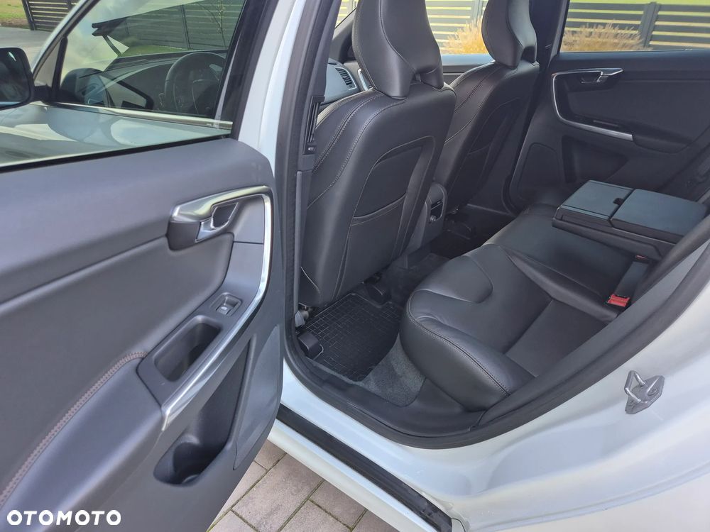Volvo XC 60 D4 Geartronic Summum - 16