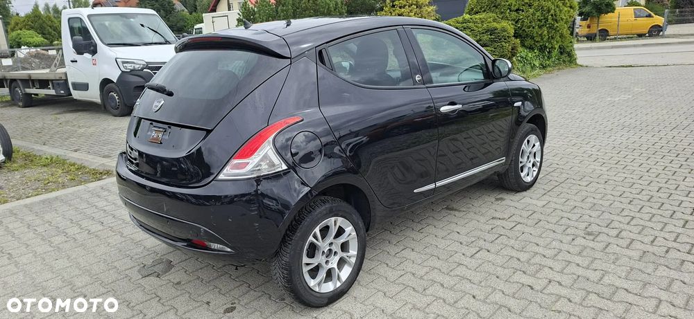 Lancia Ypsilon Y 0.9 TwinAir Turbo 8V Platinum - 3