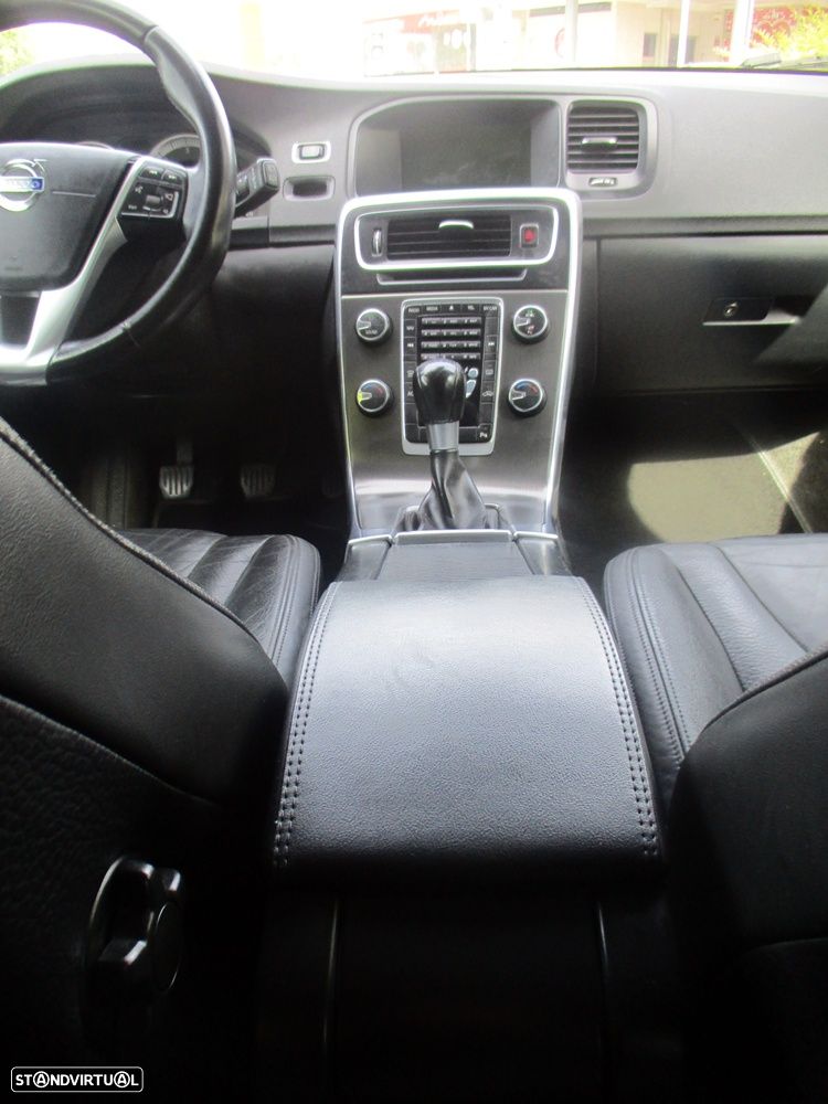 Volvo V60 DRIVe Momentum - 25