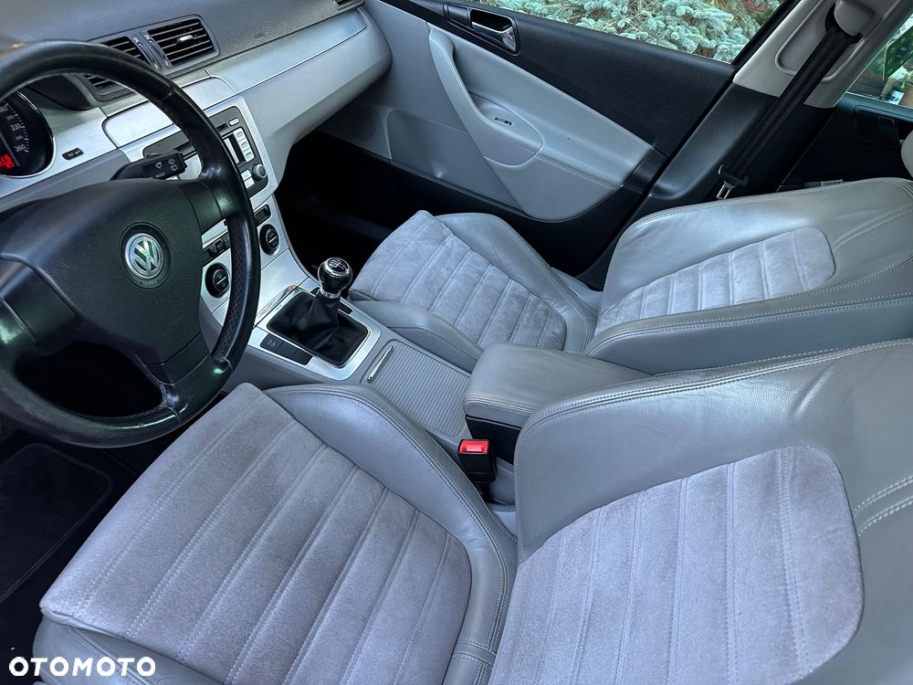 Volkswagen Passat - 12