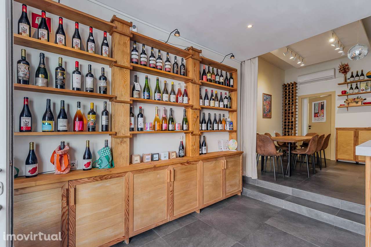 Garrafeira, mercearia para trespasse na Rua Tenente Ferreira Durão - Grande imagem: 3/23