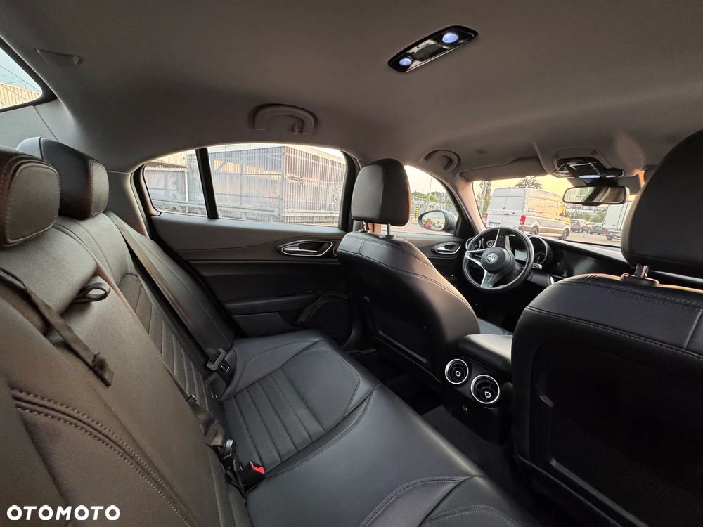 Alfa Romeo Giulia 2.0 Turbo - 6