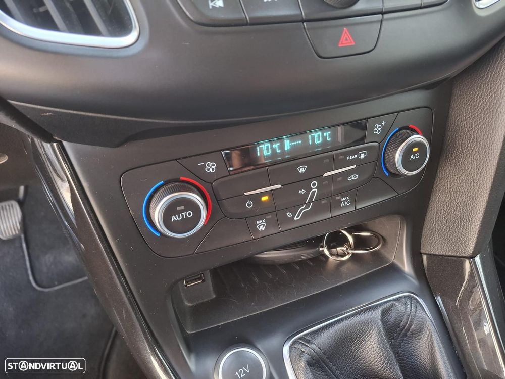 Ford Focus 1.0 EcoBoost Titanium - 18