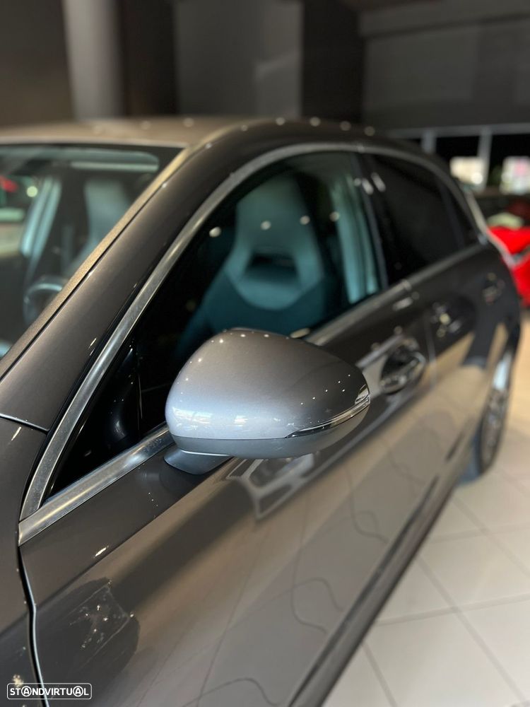 Mercedes-Benz A 250 e AMG Line - 8