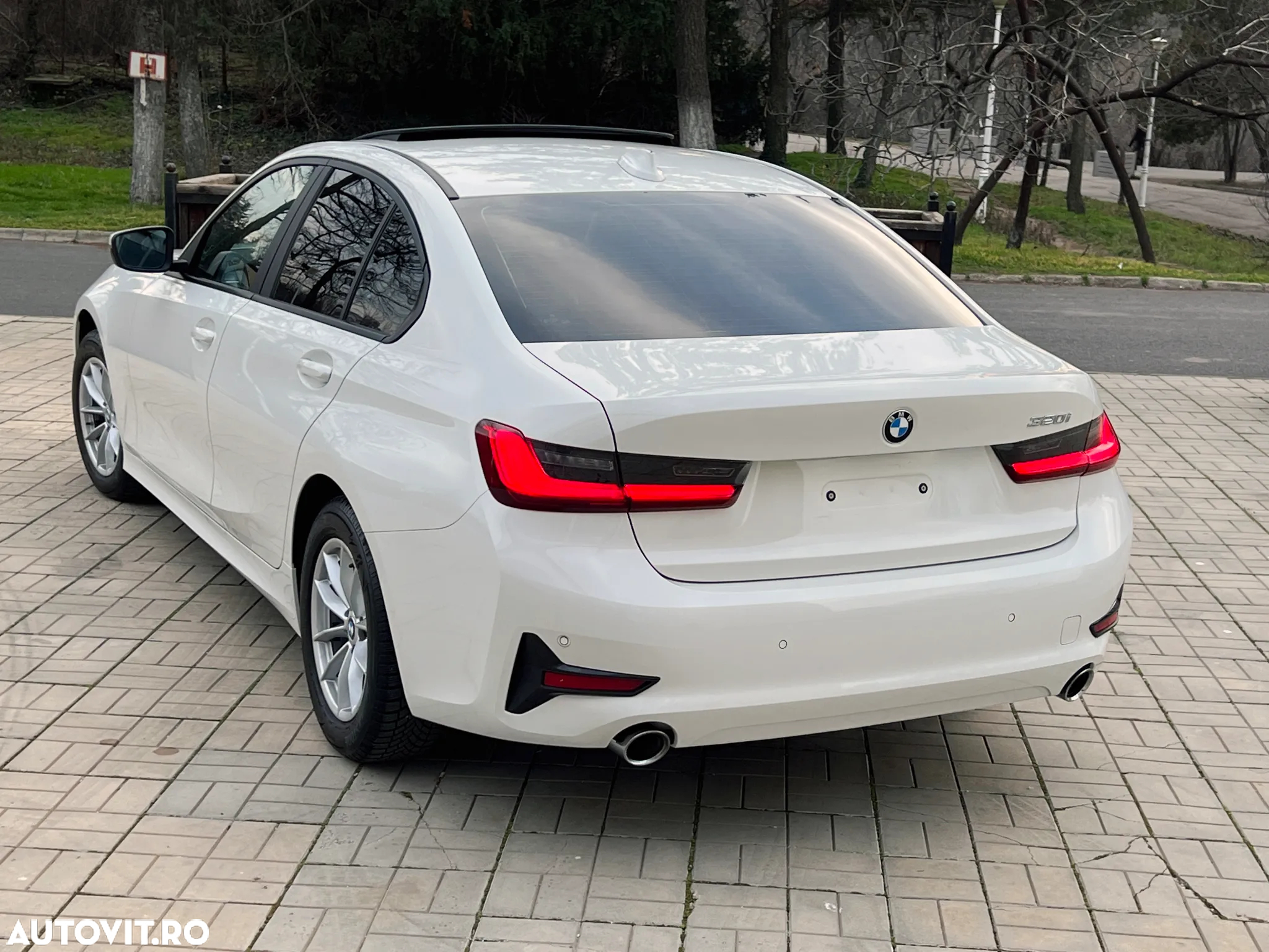BMW Seria 3 320i AT - 12