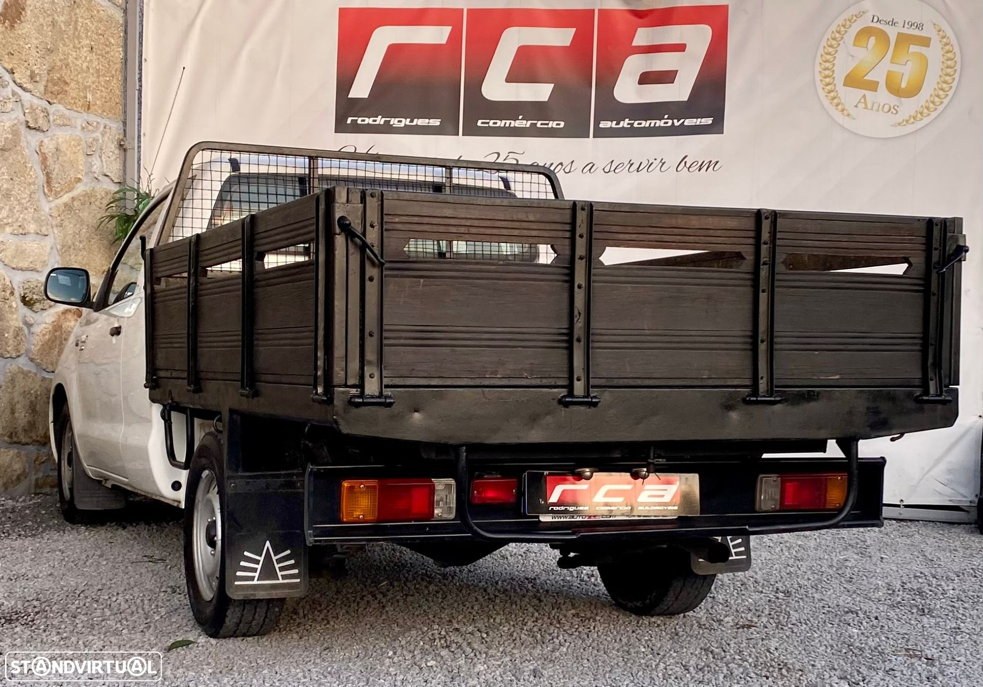 Toyota Hilux 2.5 D-4D 2WD CE PM+AC - 24