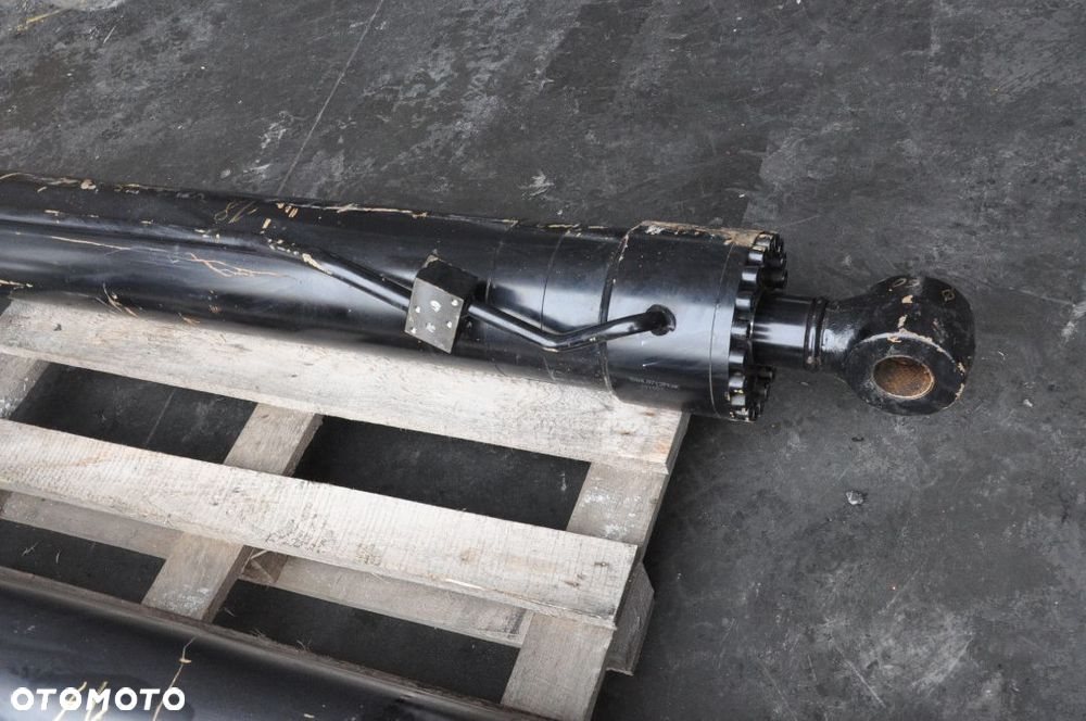 SIŁOWNIK HYDRAULICZNY MANITOU MT 1440 1840 DŁ. 147 CM - 4