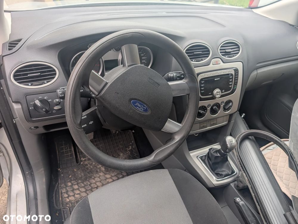 Ford Focus 1.8 Style - 6