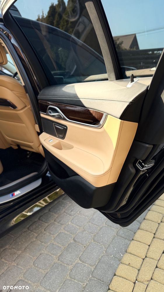 BMW Seria 7 750i xDrive - 17