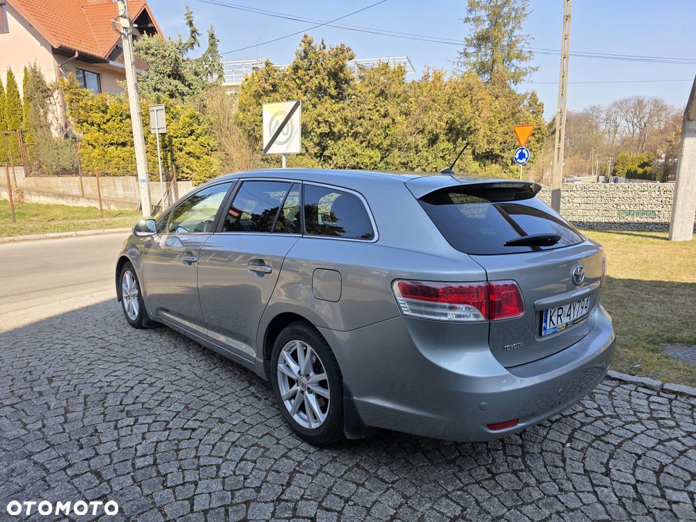 Toyota Avensis 2.0 D-4D Sol Premium - 4