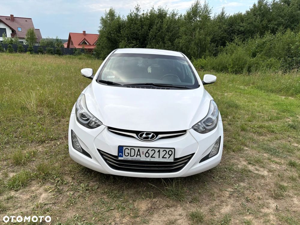 Hyundai Elantra - 2