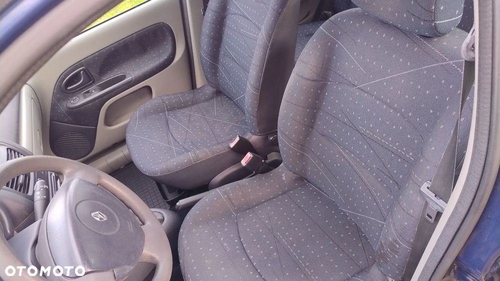 Renault Clio 1.2 16V Emotion - 19