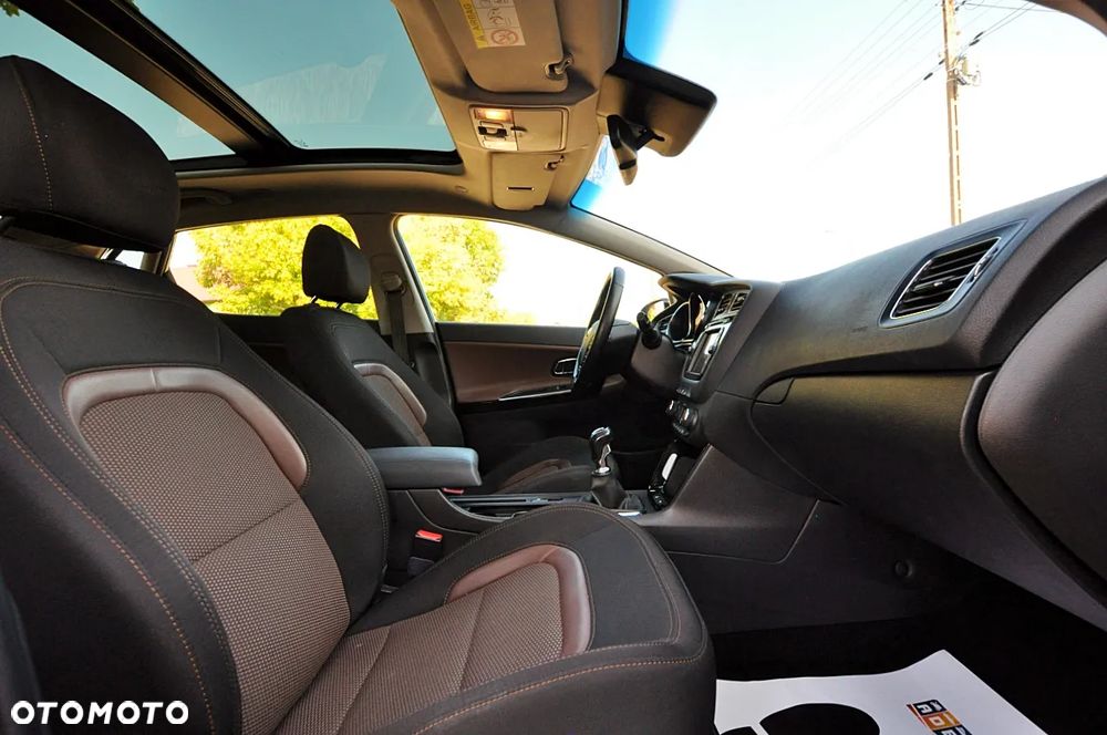 Kia Ceed 1.6 CRDi 128 Platinum Edition - 1