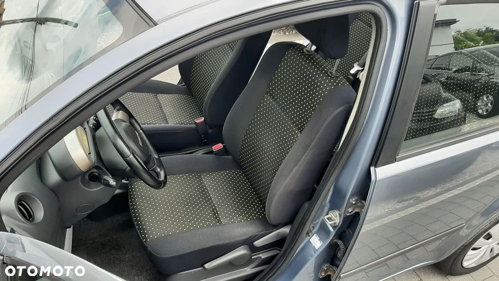 Daihatsu Sirion 1.3 - 6
