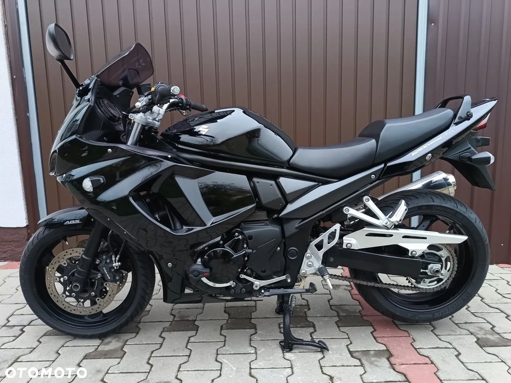 Suzuki GSX - 18