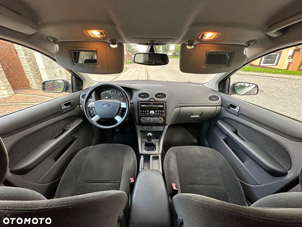 Ford Focus 1.6 Ghia - 10