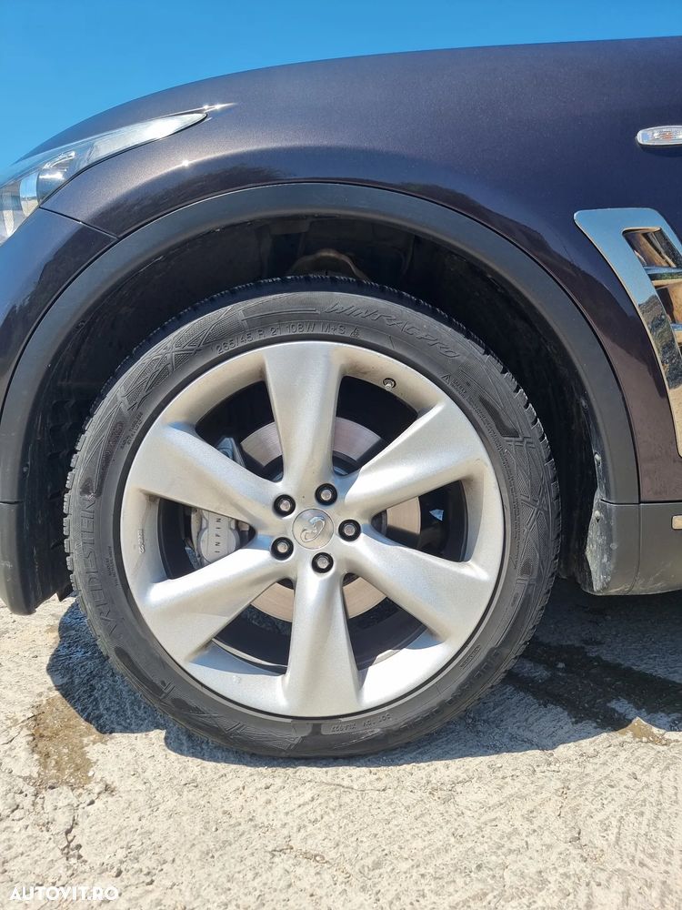 Infiniti Q70 - 21