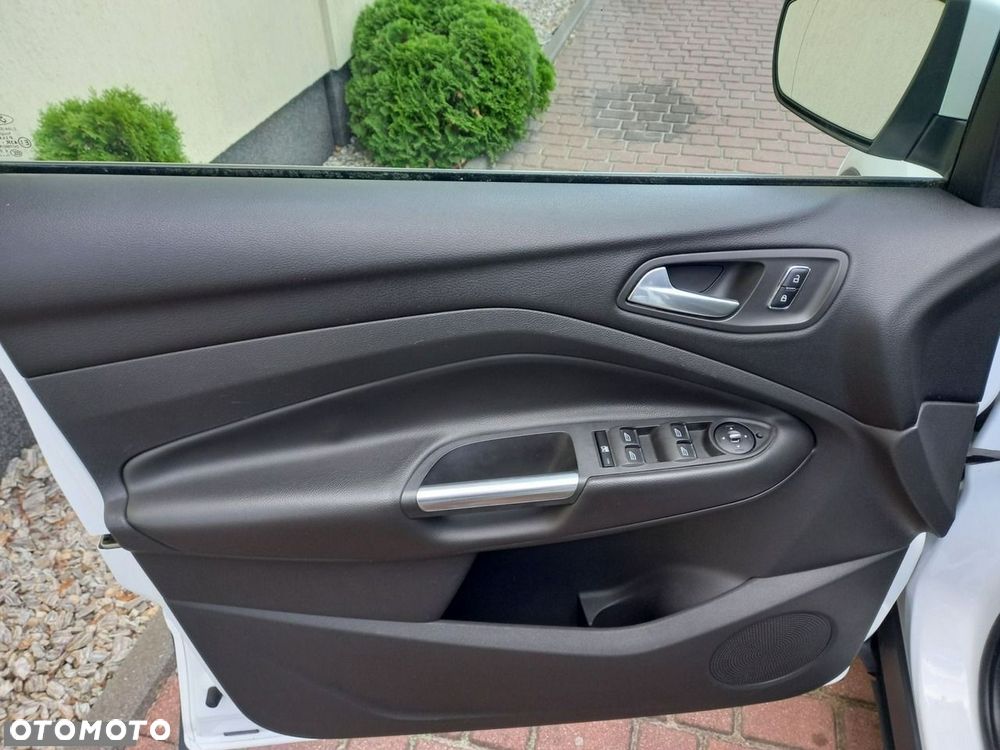 Ford Kuga 1.6 EcoBoost 2x4 Titanium - 25