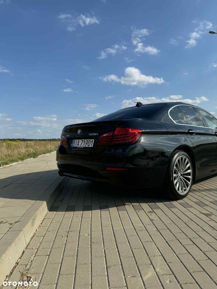 BMW Seria 5 528i xDrive - 17