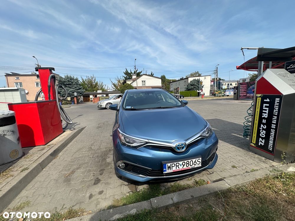 Toyota Auris ver-1-8-hsd-prestige - 3