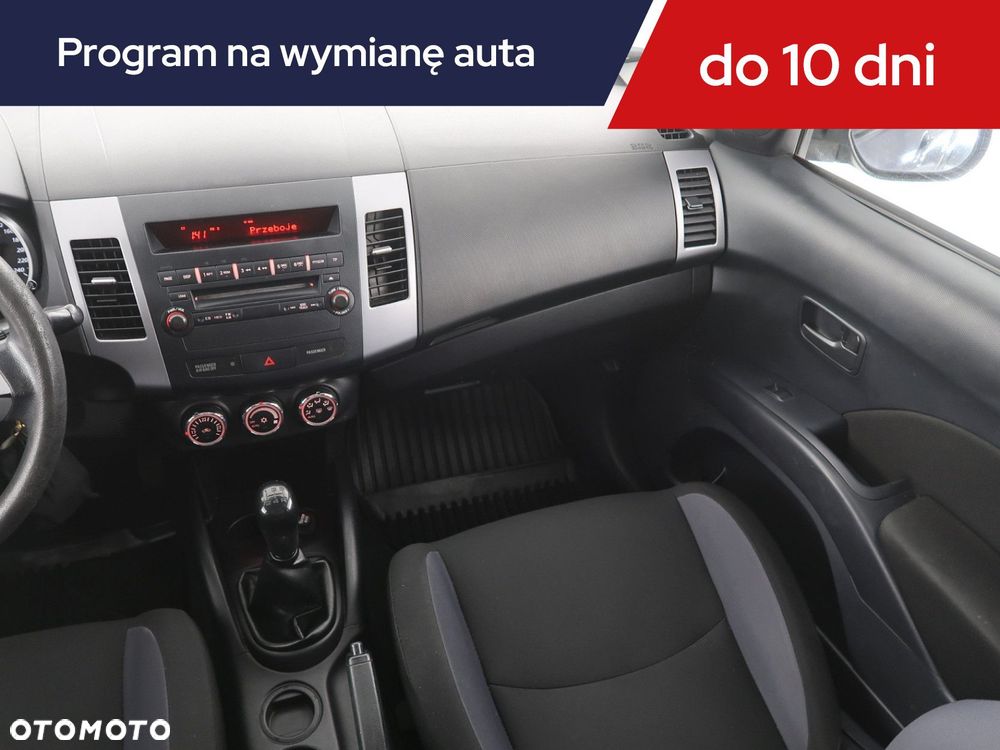 Mitsubishi Outlander - 10
